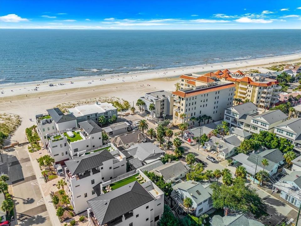 En Venta: $1,750,000 (3 camas, 3 baños, 1701 Pies cuadrados)
