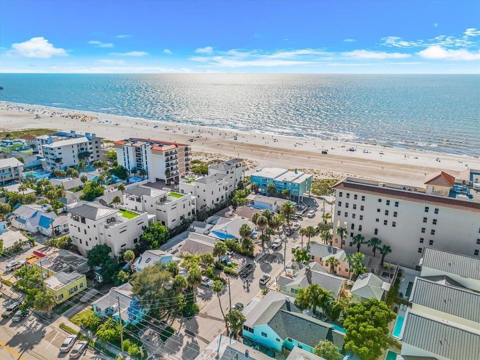 En Venta: $1,750,000 (3 camas, 3 baños, 1701 Pies cuadrados)