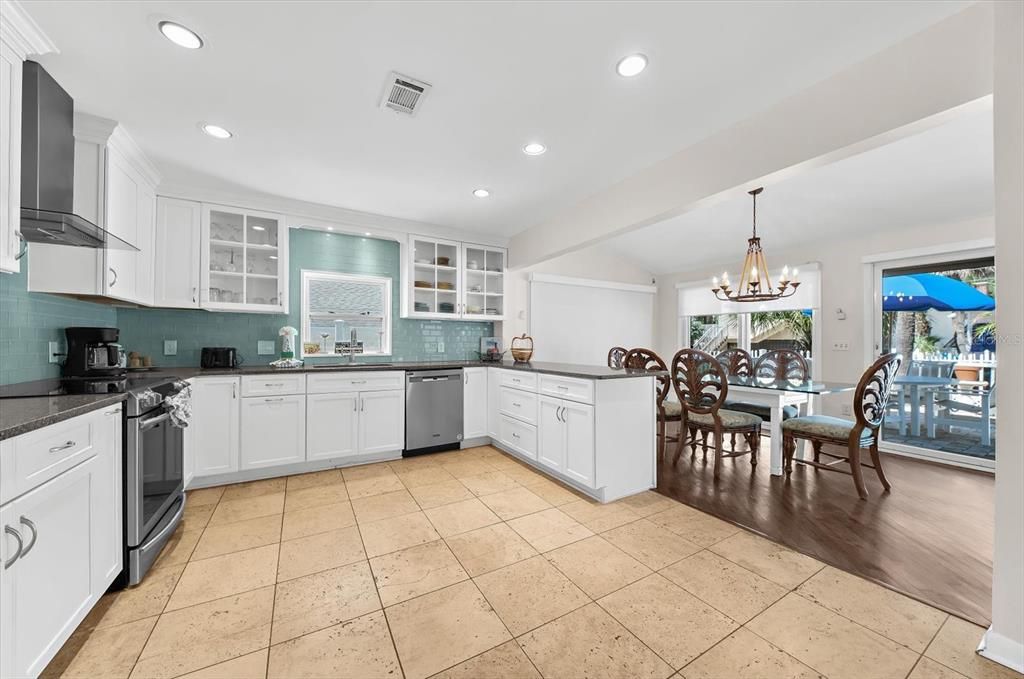 En Venta: $1,750,000 (3 camas, 3 baños, 1701 Pies cuadrados)