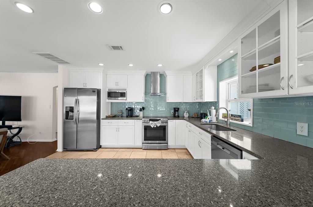 En Venta: $1,750,000 (3 camas, 3 baños, 1701 Pies cuadrados)