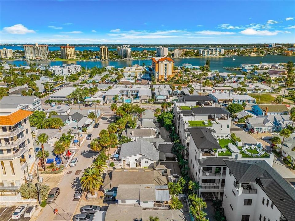 En Venta: $1,750,000 (3 camas, 3 baños, 1701 Pies cuadrados)