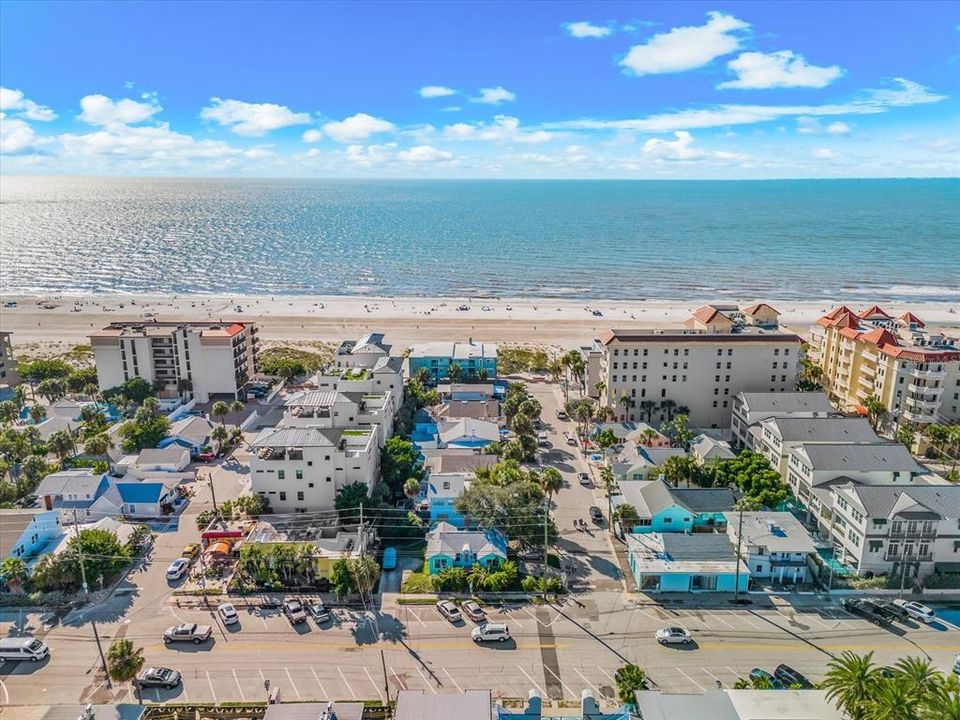 En Venta: $1,750,000 (3 camas, 3 baños, 1701 Pies cuadrados)