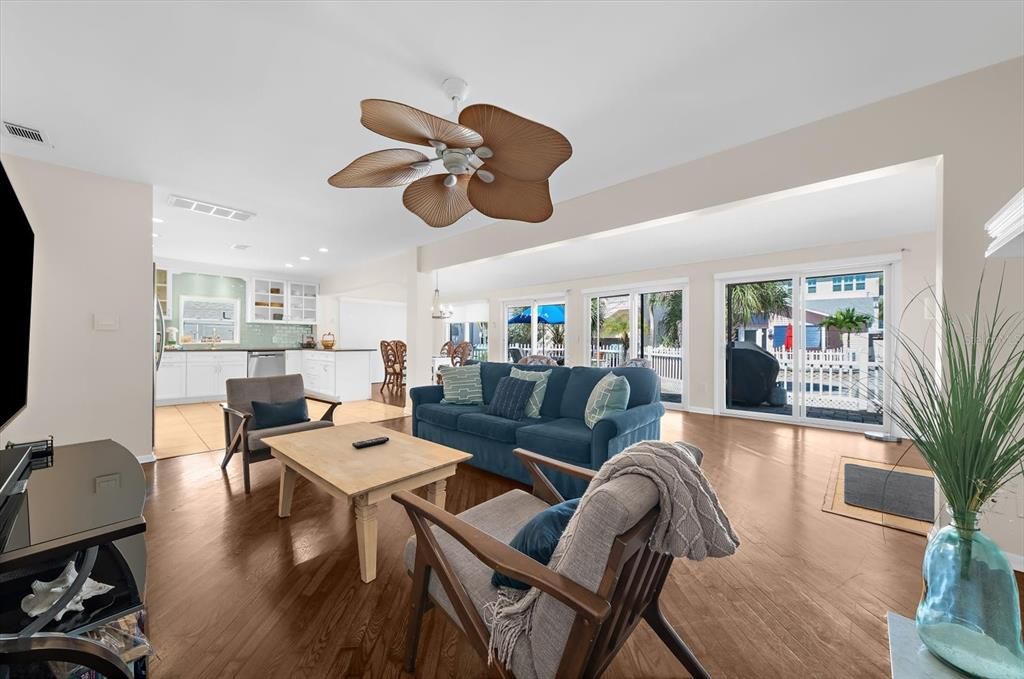 En Venta: $1,750,000 (3 camas, 3 baños, 1701 Pies cuadrados)