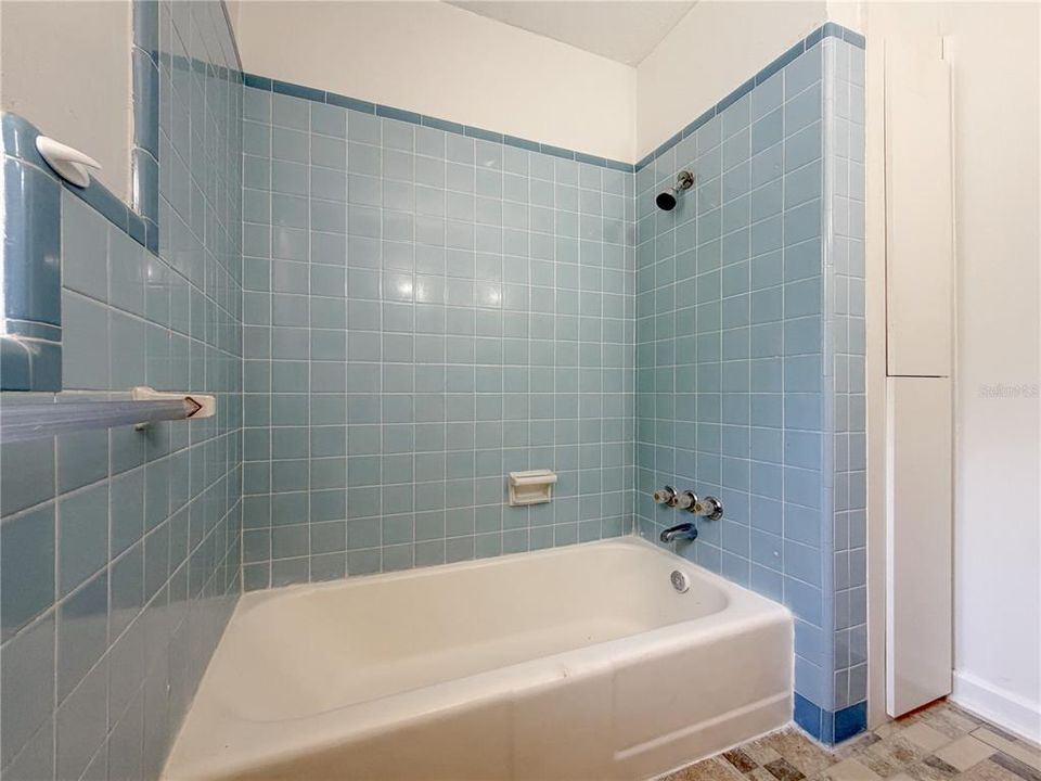 На продажу: $159,950 (3 спален, 2 ванн, 1928 Квадратных фут)