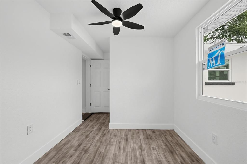 На продажу: $349,900 (4 спален, 2 ванн, 1431 Квадратных фут)