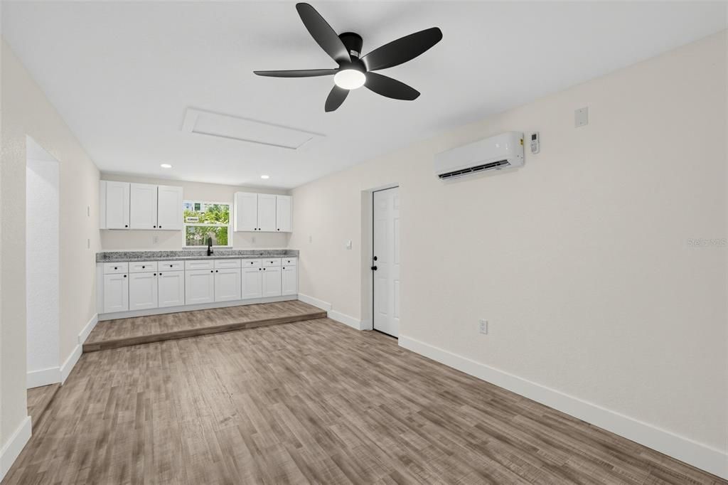 На продажу: $349,900 (4 спален, 2 ванн, 1431 Квадратных фут)