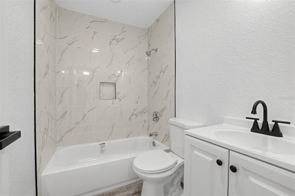 На продажу: $349,900 (4 спален, 2 ванн, 1431 Квадратных фут)