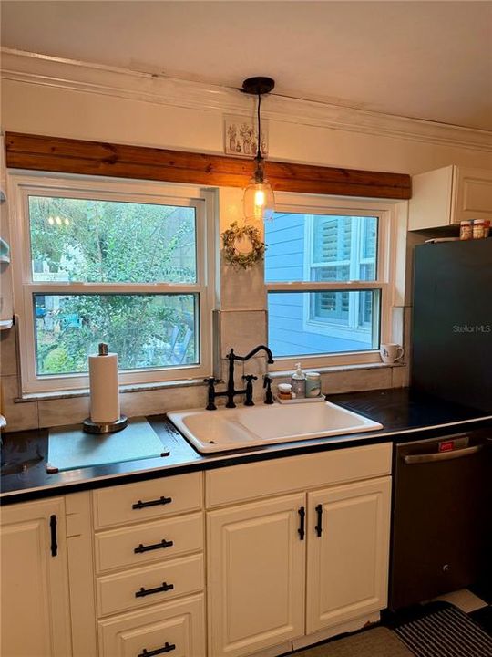 En Venta: $549,900 (3 camas, 3 baños, 2524 Pies cuadrados)