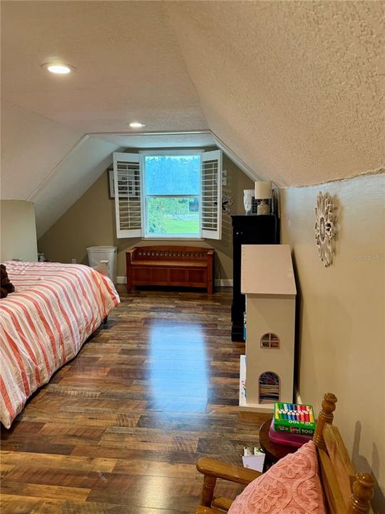 En Venta: $549,900 (3 camas, 3 baños, 2524 Pies cuadrados)