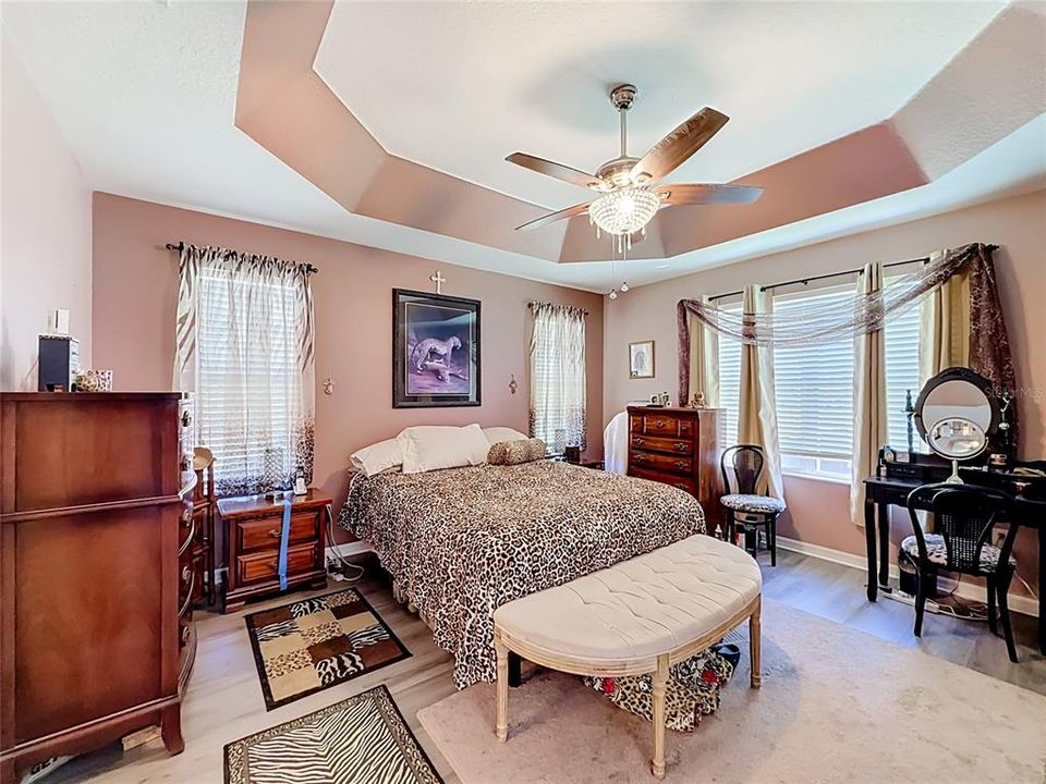 For Sale: $399,900 (3 beds, 2 baths, 1715 Square Feet)