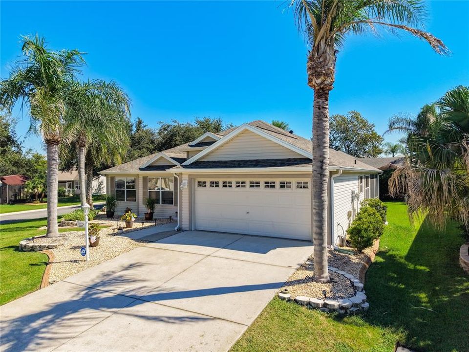 For Sale: $399,900 (3 beds, 2 baths, 1715 Square Feet)