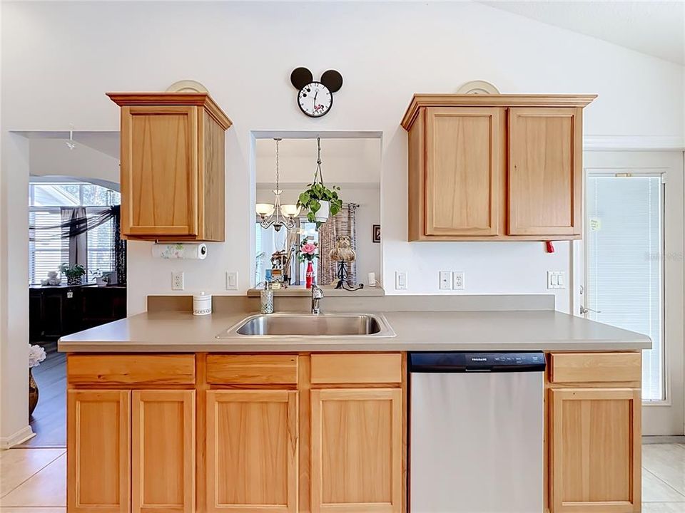 For Sale: $399,900 (3 beds, 2 baths, 1715 Square Feet)