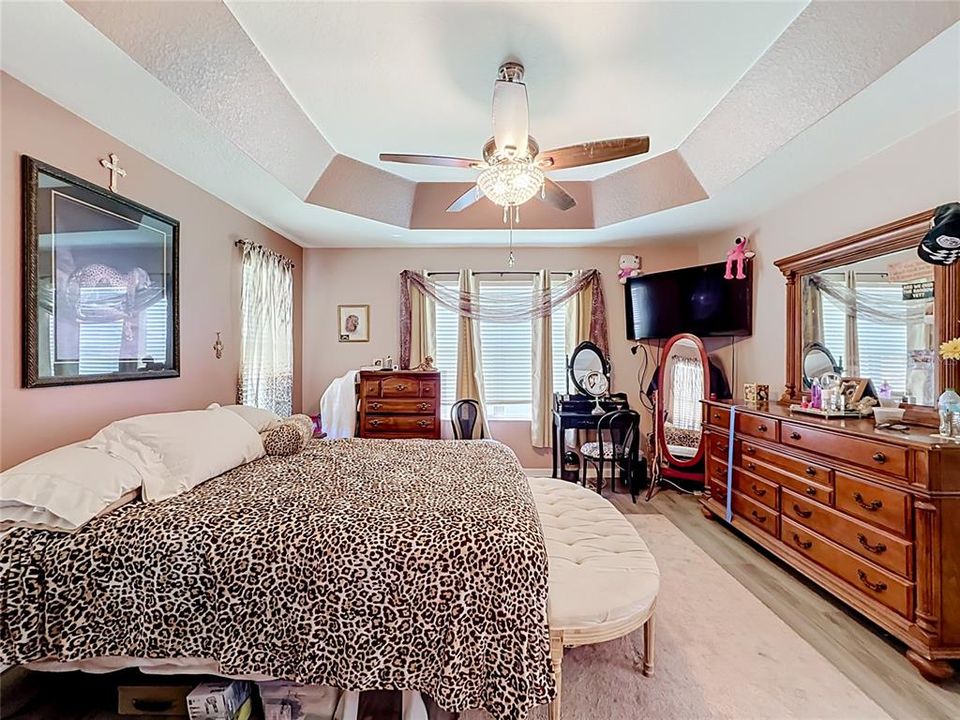 For Sale: $399,900 (3 beds, 2 baths, 1715 Square Feet)