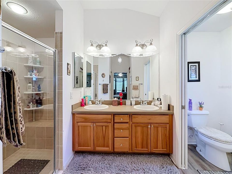 For Sale: $399,900 (3 beds, 2 baths, 1715 Square Feet)