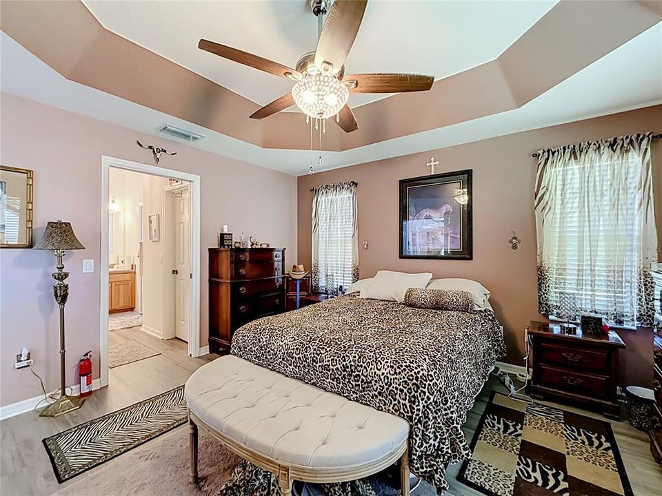For Sale: $399,900 (3 beds, 2 baths, 1715 Square Feet)