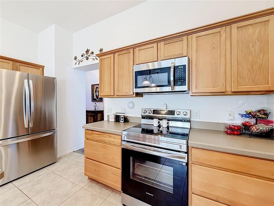 For Sale: $399,900 (3 beds, 2 baths, 1715 Square Feet)