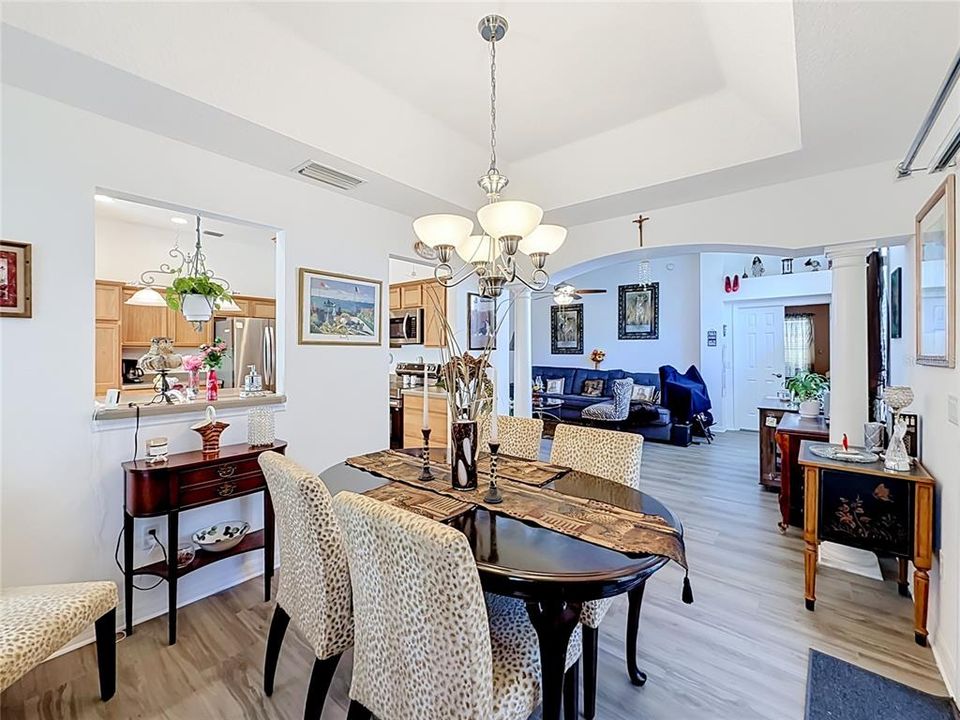 For Sale: $399,900 (3 beds, 2 baths, 1715 Square Feet)