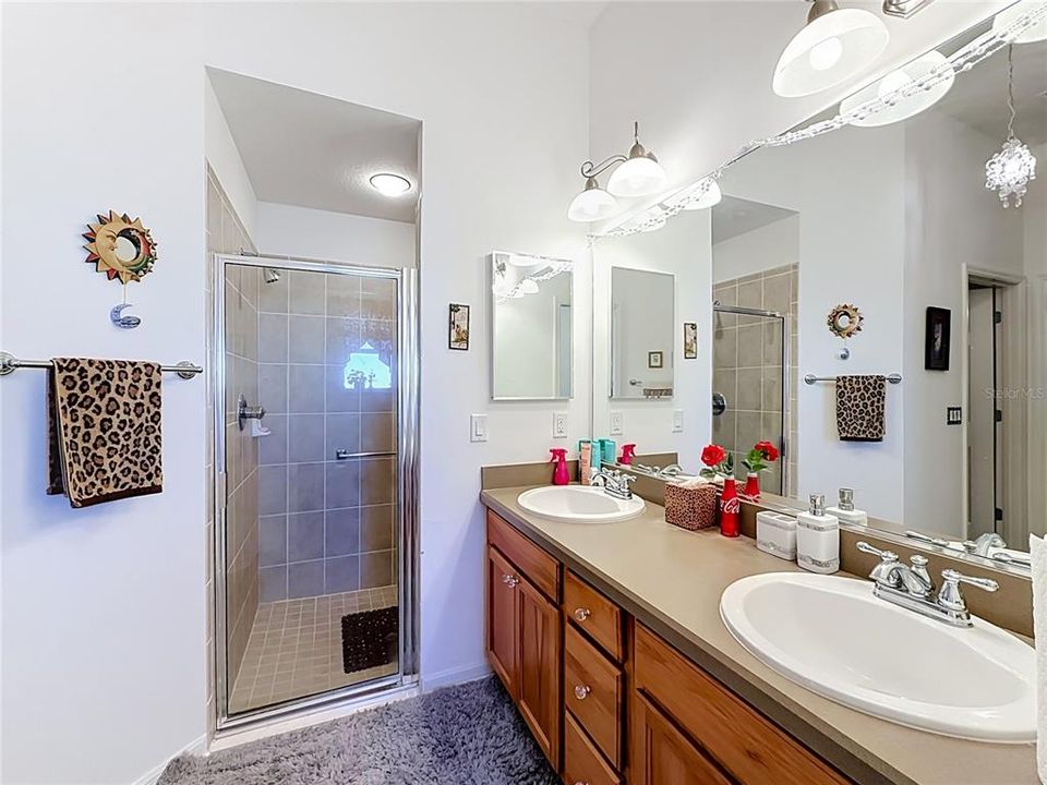 For Sale: $399,900 (3 beds, 2 baths, 1715 Square Feet)