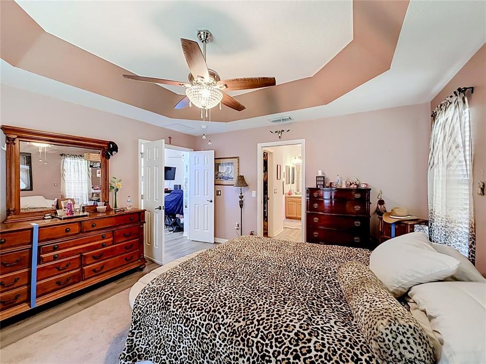 For Sale: $399,900 (3 beds, 2 baths, 1715 Square Feet)