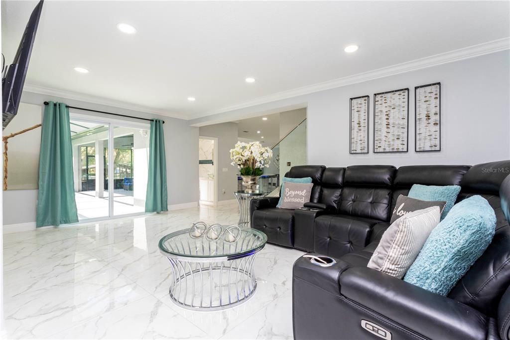 En Venta: $1,350,000 (7 camas, 7 baños, 4918 Pies cuadrados)