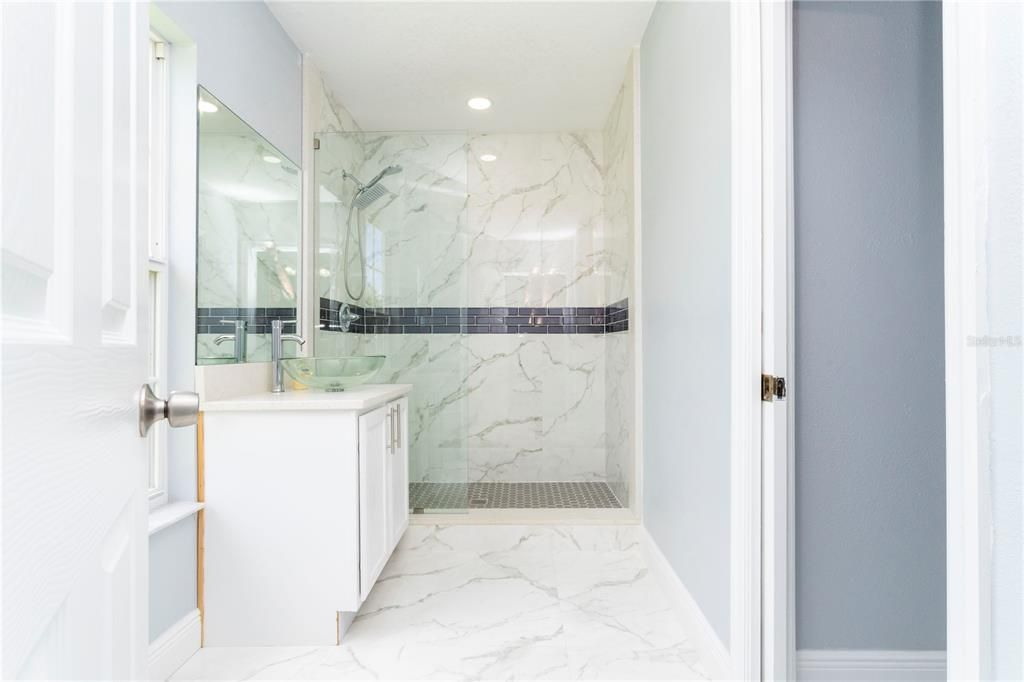 En Venta: $1,350,000 (7 camas, 7 baños, 4918 Pies cuadrados)