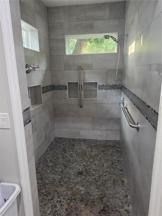 En Venta: $689,000 (3 camas, 3 baños, 2700 Pies cuadrados)