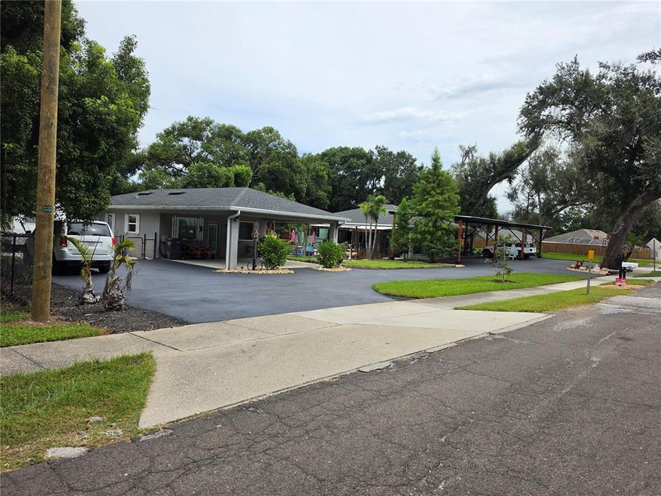 En Venta: $689,000 (3 camas, 3 baños, 2700 Pies cuadrados)