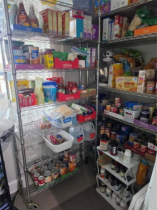 En Venta: $689,000 (3 camas, 3 baños, 2700 Pies cuadrados)