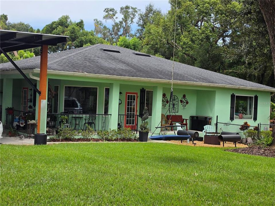 En Venta: $689,000 (3 camas, 3 baños, 2700 Pies cuadrados)