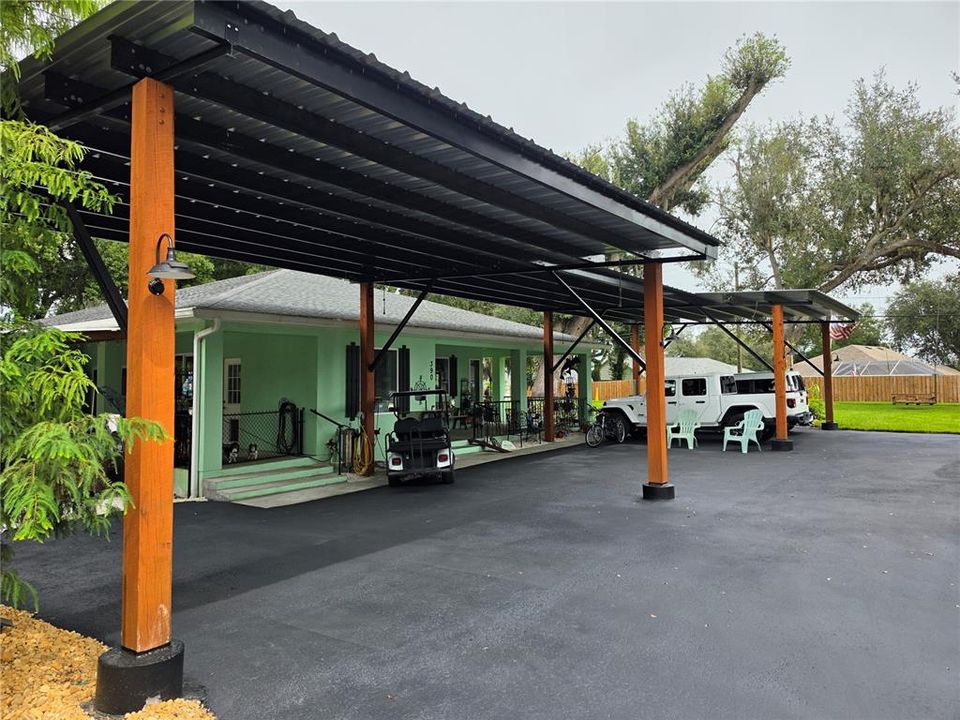 En Venta: $689,000 (3 camas, 3 baños, 2700 Pies cuadrados)