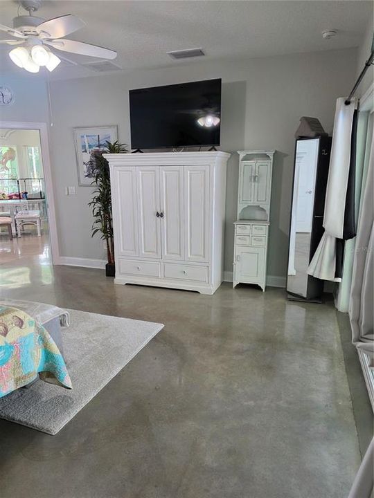 En Venta: $689,000 (3 camas, 3 baños, 2700 Pies cuadrados)