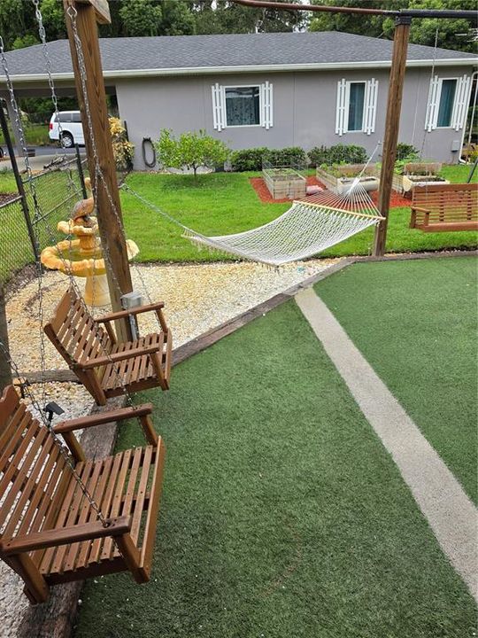 En Venta: $689,000 (3 camas, 3 baños, 2700 Pies cuadrados)