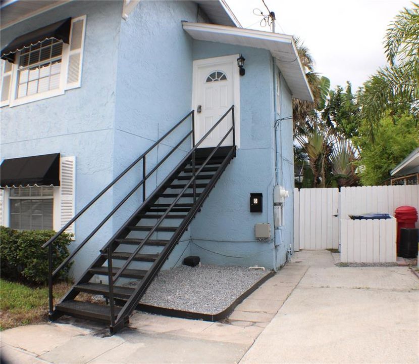 For Rent: $2,000 (2 beds, 2 baths, 800 Square Feet)