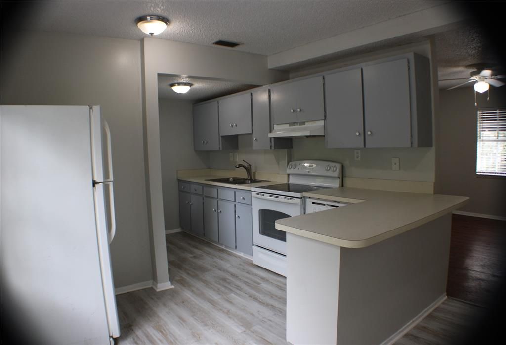 For Rent: $2,000 (2 beds, 2 baths, 800 Square Feet)