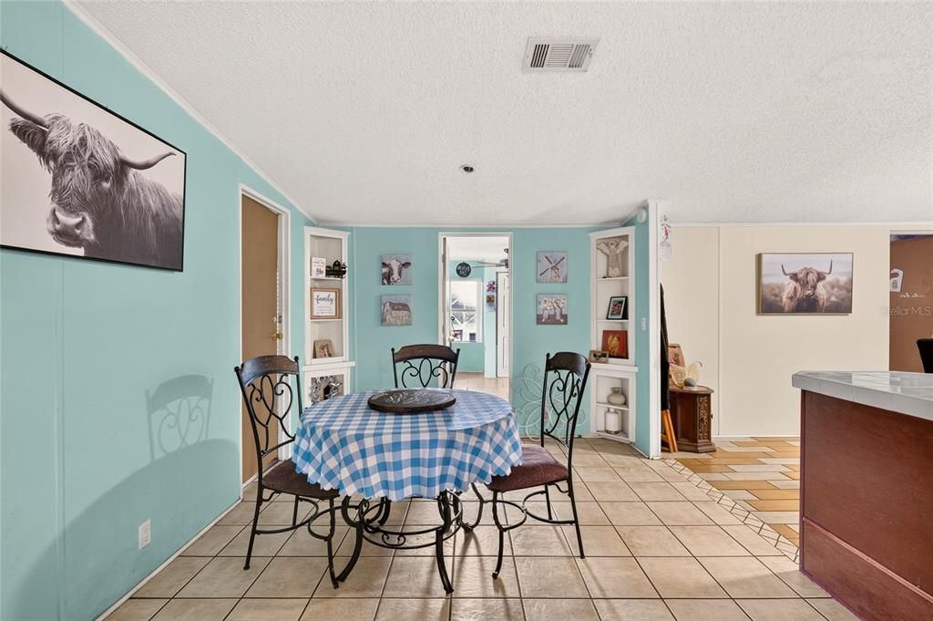 На продажу: $435,000 (5 спален, 2 ванн, 1820 Квадратных фут)