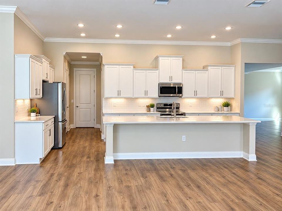 For Rent: $3,999 (5 beds, 3 baths, 3136 Square Feet)