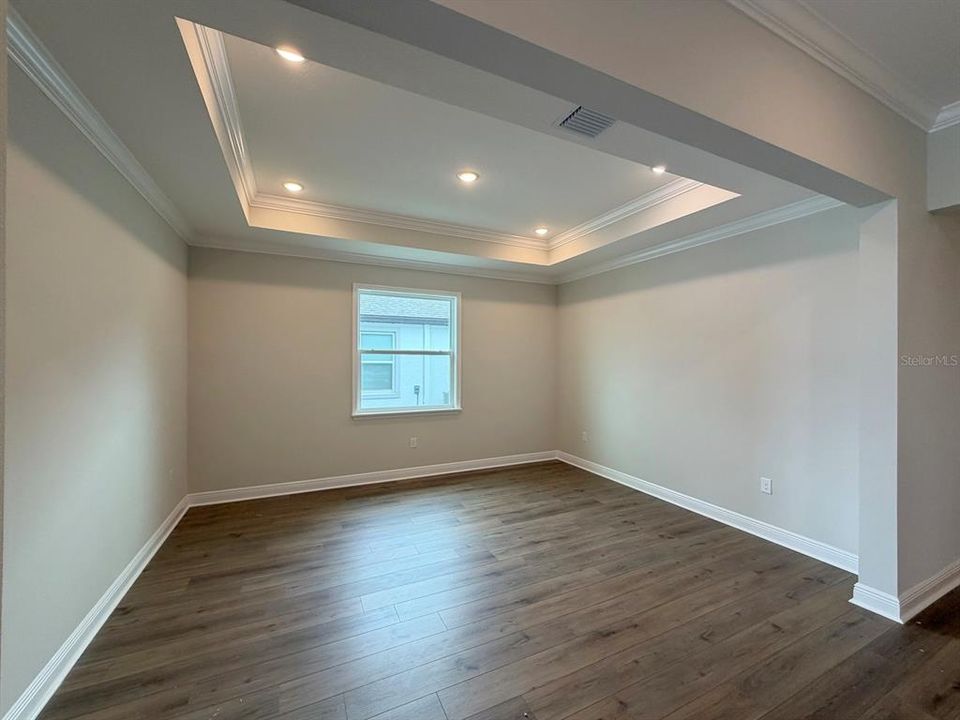 For Rent: $3,999 (5 beds, 3 baths, 3136 Square Feet)