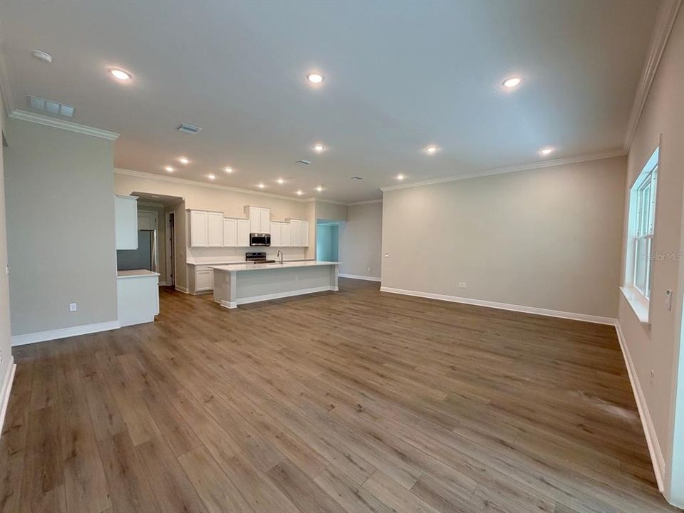 For Rent: $3,999 (5 beds, 3 baths, 3136 Square Feet)