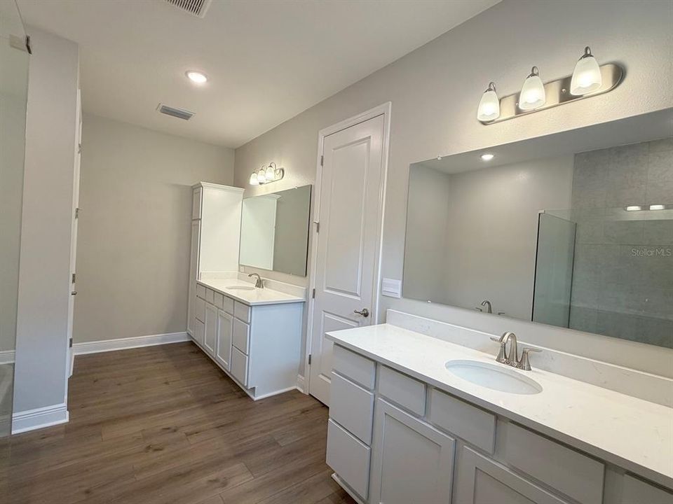 For Rent: $3,999 (5 beds, 3 baths, 3136 Square Feet)