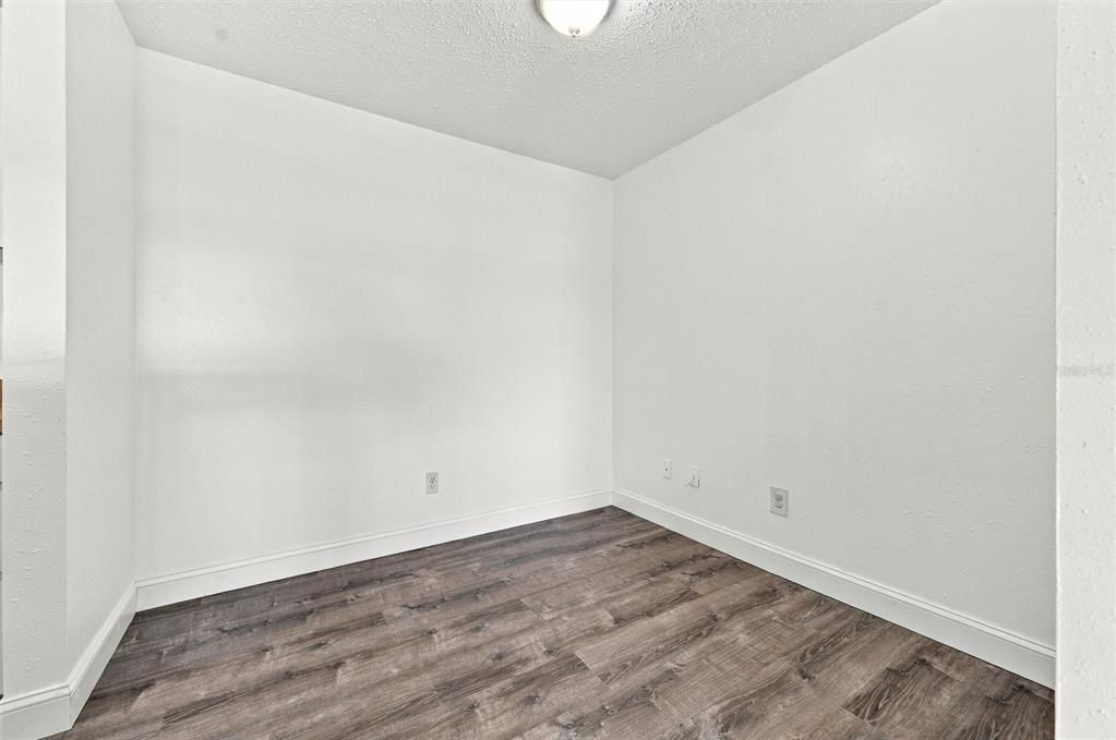 For Sale: $125,000 (1 beds, 1 baths, 615 Square Feet)