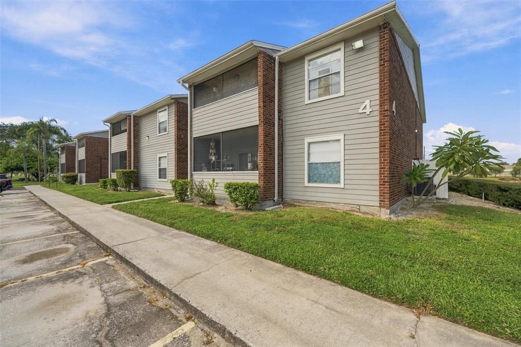 For Sale: $125,000 (1 beds, 1 baths, 615 Square Feet)