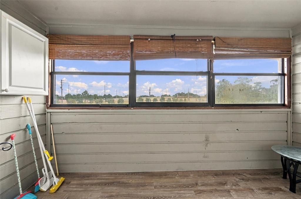 For Sale: $125,000 (1 beds, 1 baths, 615 Square Feet)