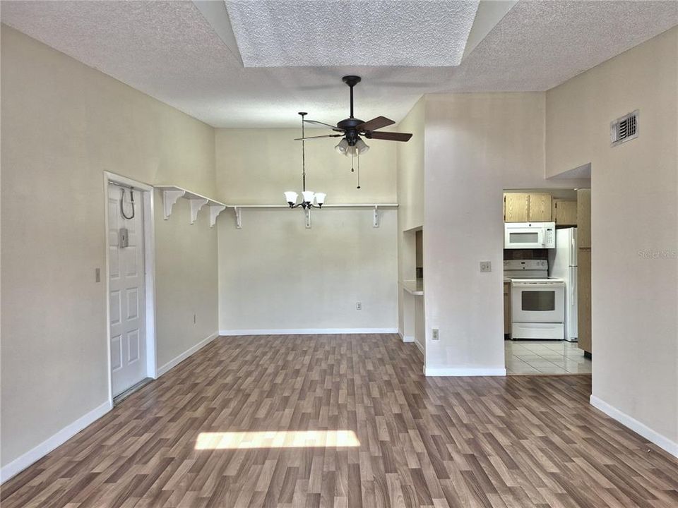 En Venta: $169,900 (2 camas, 2 baños, 979 Pies cuadrados)