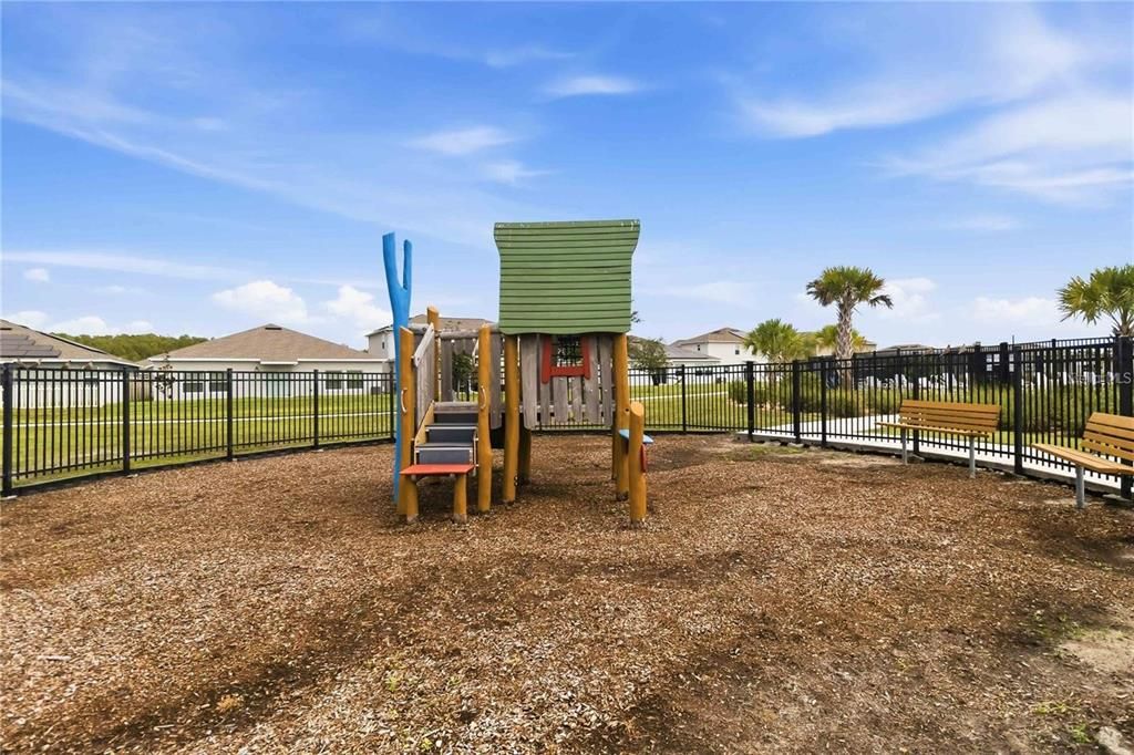 На продажу: $429,990 (4 спален, 2 ванн, 1840 Квадратных фут)
