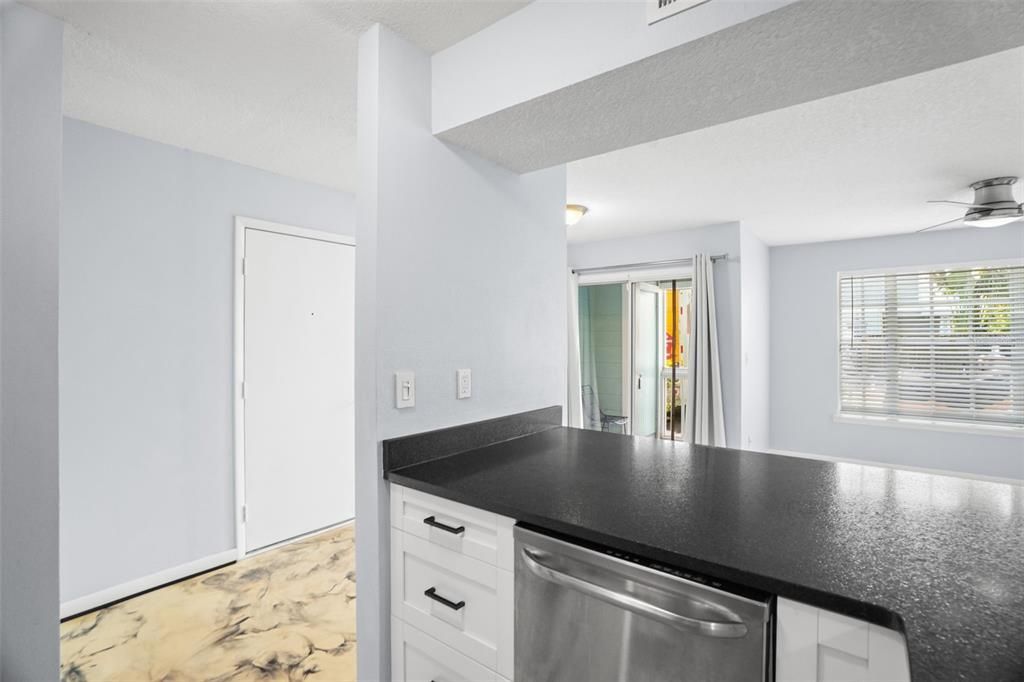 В аренду: $1,800 (2 спален, 2 ванн, 787 Квадратных фут)