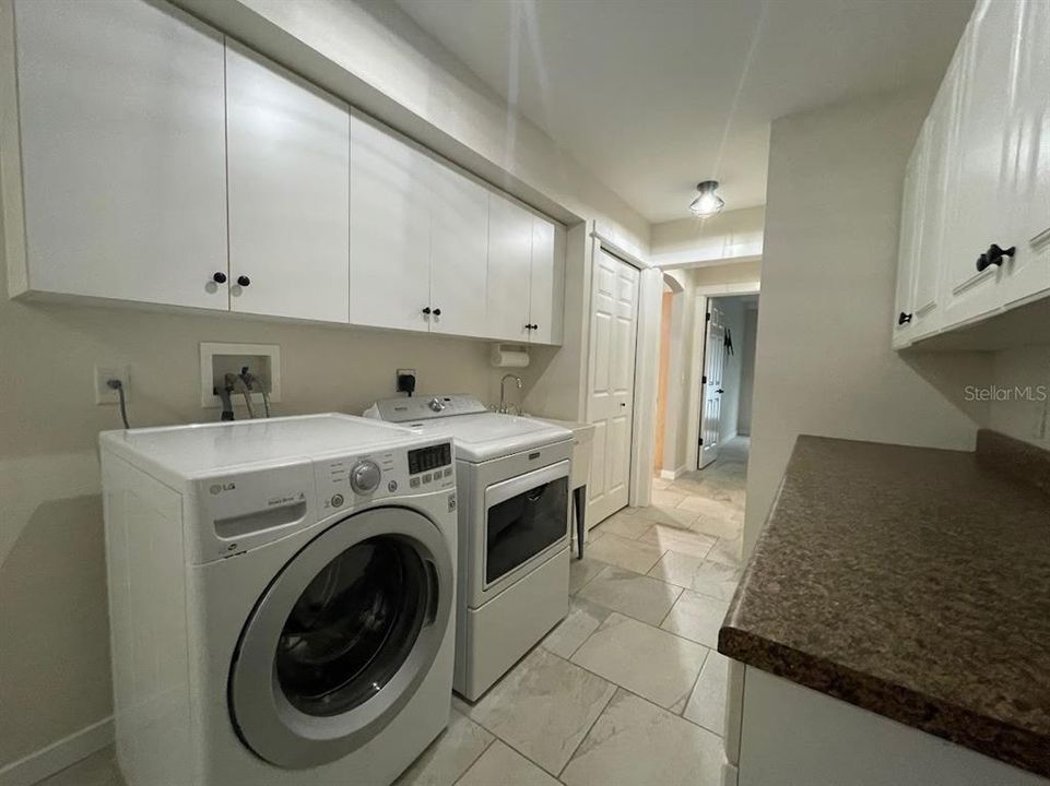 В аренду: $2,650 (4 спален, 3 ванн, 2078 Квадратных фут)