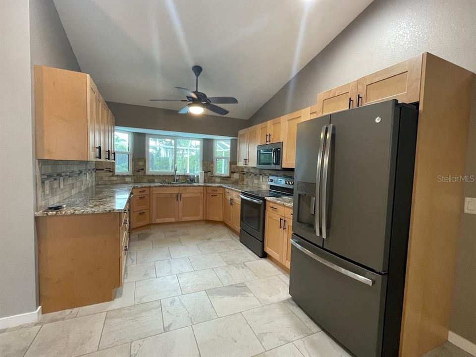 В аренду: $2,650 (4 спален, 3 ванн, 2078 Квадратных фут)