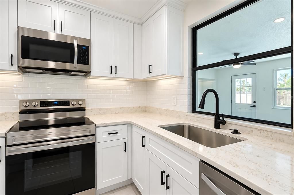 En Venta: $379,900 (3 camas, 3 baños, 1726 Pies cuadrados)