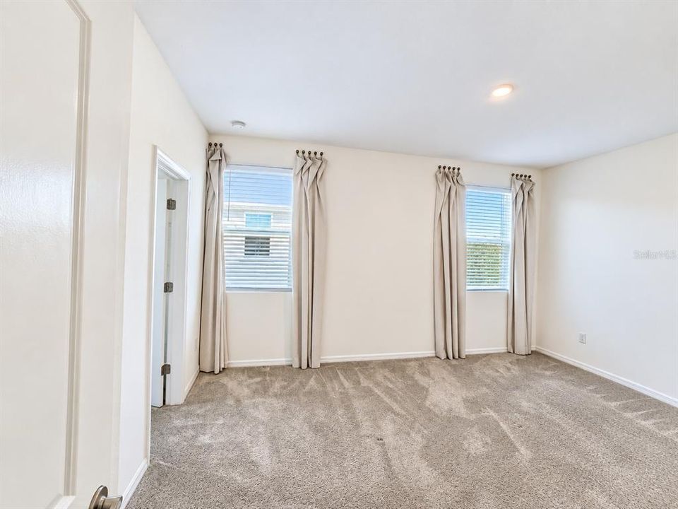 For Rent: $2,600 (3 beds, 2 baths, 2069 Square Feet)