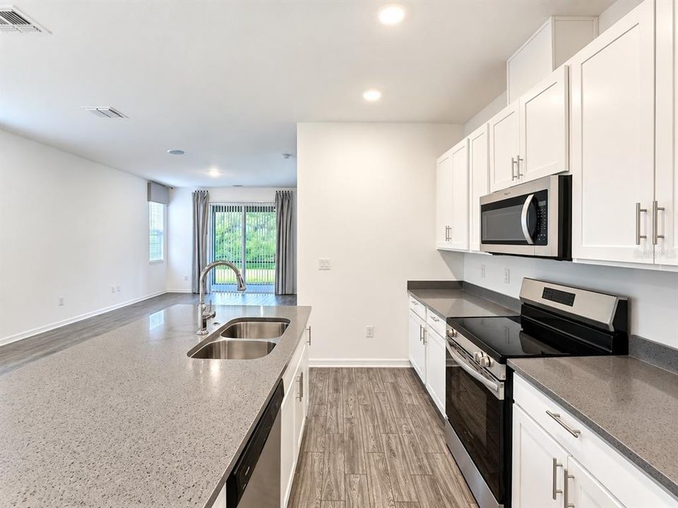For Rent: $2,600 (3 beds, 2 baths, 2069 Square Feet)